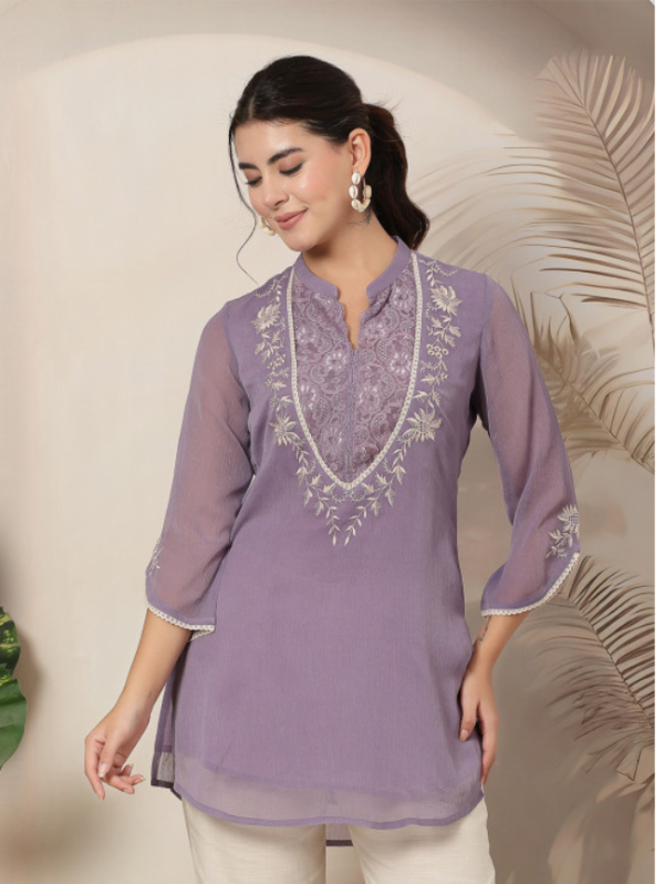 Women Floral Embroidered Mandarin Collar Kurti