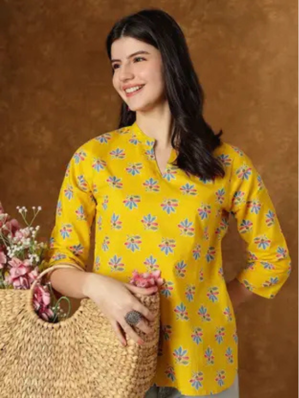 Women Floral Print Viscose Rayon Straight Kurta (Yellow)