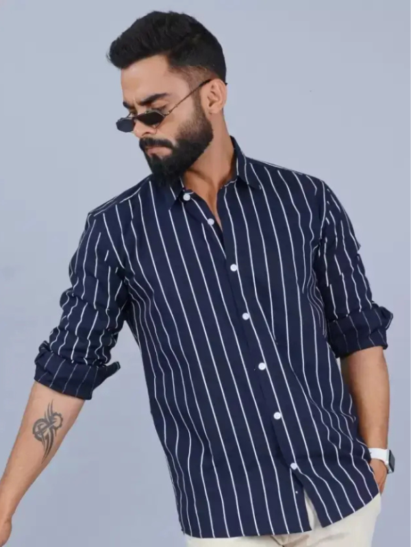Men Slim Fit Striped Spread Collar Casual Shirt