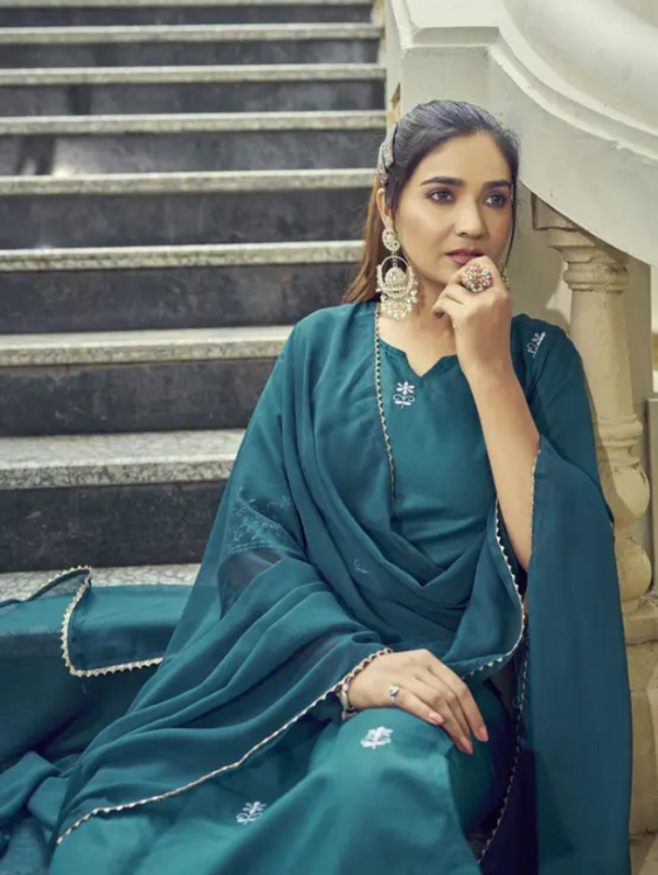 Women Cotton Blend Kurti Pant Dupatta Set