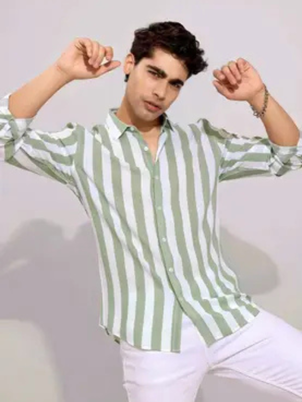 Men Regular Fit Striped Casual Shirt
