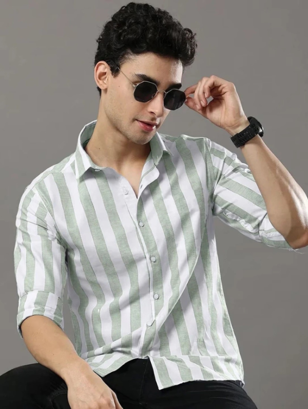 Men Regular Fit Striped Casual Shirt